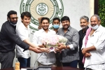 Chiranjeevi YS Jagan breaking news, Chiranjeevi YS Jagan news, megastar resolves the movie tickets issue in andhra pradesh, Jaganmohan reddy
